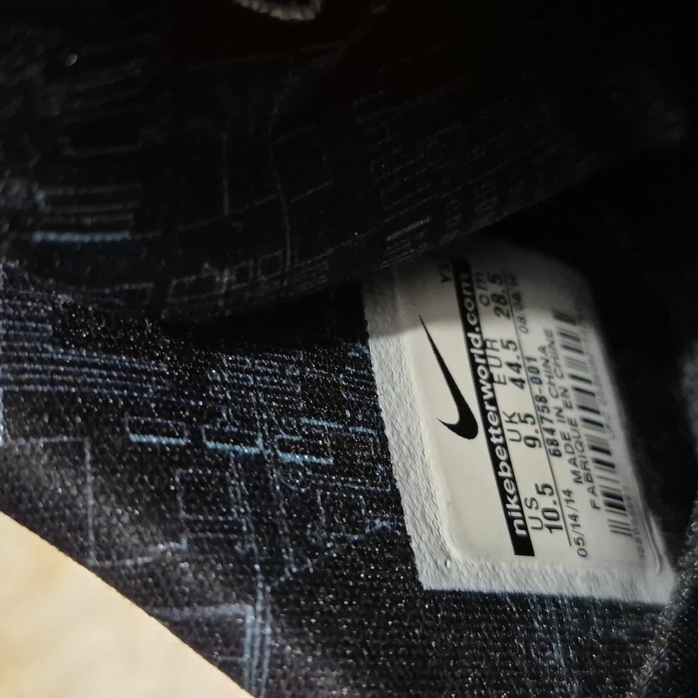 Men Silver and Black Athletic Shoes - Picture 6 of 6